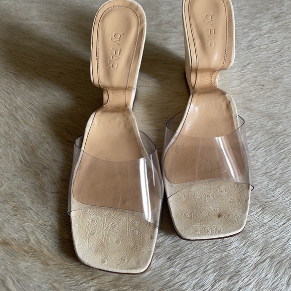 By Far Greta Ostrich Embossed PVC wedges - Picture 2 of 4